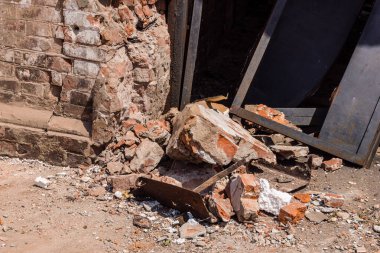 Kharkiv, Ukrayna, 7 Temmuz 2025 Kharkiv şehir merkezine Rus Şaban İHA 'ları saldırdı. Hasar, çok sayıda dükkan, yangın çıkan binalar ve çok sayıda pencerenin tahrip edilmesiyle büyük çapta gerçekleşti..