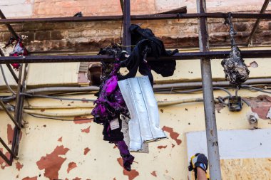 Kharkiv, Ukrayna, 7 Temmuz 2025 Kharkiv şehir merkezine Rus Şaban İHA 'ları saldırdı. Hasar, çok sayıda dükkan, yangın çıkan binalar ve çok sayıda pencerenin tahrip edilmesiyle büyük çapta gerçekleşti..