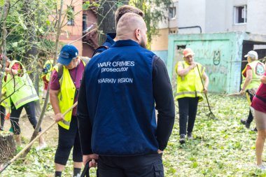 Harkiv, Ukrayna, 7 Temmuz 2025 Harkiv savaş suçları savcıları saldırının gerçekleştiği yerdeler. İran yapımı Rus İHA 'ları sivillere saldırmak için kullanılıyor. Kanıtlar toplanıyor..
