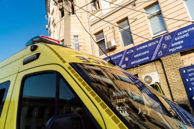 Kharkiv, Ukrayna, 11 Temmuz 2025 Kharkiv 'deki bir binaya Rus Şaban İHA' ları çarptı. Hasar çok fazlaydı, birkaç daire yandı ve sayısız pencere yıkıldı..