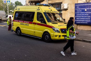 Kharkiv, Ukrayna, 11 Temmuz 2025 Kharkiv 'deki bir binaya Rus Şaban İHA' ları çarptı. Hasar çok fazlaydı, birkaç daire yandı ve sayısız pencere yıkıldı..