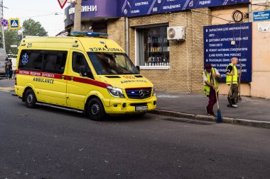 Kharkiv, Ukrayna, 11 Temmuz 2025 Kharkiv 'deki bir binaya Rus Şaban İHA' ları çarptı. Hasar çok fazlaydı, birkaç daire yandı ve sayısız pencere yıkıldı..