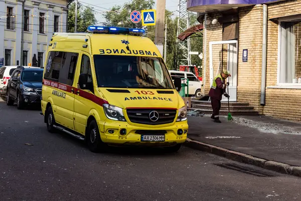 Kharkiv, Ukrayna, 11 Temmuz 2025 Kharkiv 'deki bir binaya Rus Şaban İHA' ları çarptı. Hasar çok fazlaydı, birkaç daire yandı ve sayısız pencere yıkıldı..