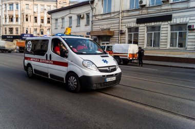 Kharkiv, Ukrayna, 11 Temmuz 2025 Kharkiv 'deki bir binaya Rus Şaban İHA' ları çarptı. Hasar çok fazlaydı, birkaç daire yandı ve sayısız pencere yıkıldı..