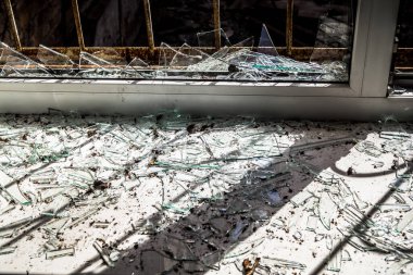 Kharkiv, Ukrayna, 25 Temmuz 2025 Rusya Kharkiv 'deki hastaneyi güdümlü hava bombasıyla vurdu. Grev sonucunda, binanın ikinci katı ve çatısı kısmen tahrip edildi..