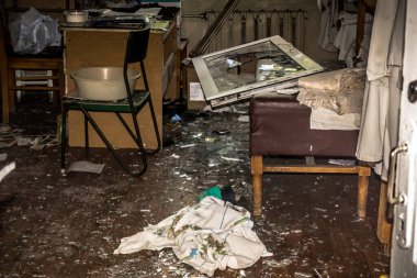 Kharkiv, Ukrayna, 25 Temmuz 2025 Rusya Kharkiv 'deki hastaneyi güdümlü hava bombasıyla vurdu. Grev sonucunda, binanın ikinci katı ve çatısı kısmen tahrip edildi..