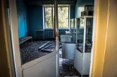 Kharkiv, Ukrayna, 25 Temmuz 2025 Rusya Kharkiv 'deki hastaneyi güdümlü hava bombasıyla vurdu. Grev sonucunda, binanın ikinci katı ve çatısı kısmen tahrip edildi..