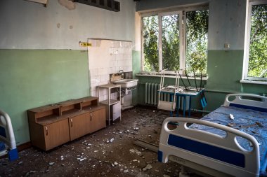 Kharkiv, Ukrayna, 25 Temmuz 2025 Rusya Kharkiv 'deki hastaneyi güdümlü hava bombasıyla vurdu. Grev sonucunda, binanın ikinci katı ve çatısı kısmen tahrip edildi..