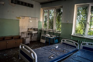 Kharkiv, Ukrayna, 25 Temmuz 2025 Rusya Kharkiv 'deki hastaneyi güdümlü hava bombasıyla vurdu. Grev sonucunda, binanın ikinci katı ve çatısı kısmen tahrip edildi..