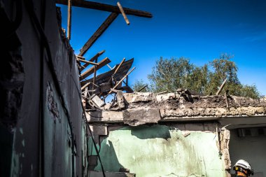 Kharkiv, Ukrayna, 25 Temmuz 2025 Rusya Kharkiv 'deki hastaneyi güdümlü hava bombasıyla vurdu. Grev sonucunda, binanın ikinci katı ve çatısı kısmen tahrip edildi..