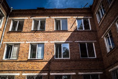 Kharkiv, Ukrayna, 25 Temmuz 2025 Rusya Kharkiv 'deki hastaneyi güdümlü hava bombasıyla vurdu. Grev sonucunda, binanın ikinci katı ve çatısı kısmen tahrip edildi..