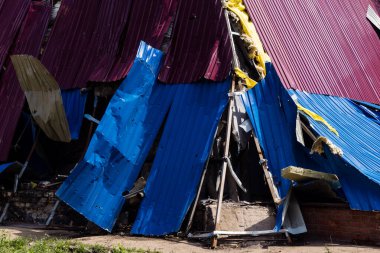 Kharkiv, Ukrayna, 26 Temmuz 2025 Rusya Kharkiv 'deki bir spor tesisini güdümlü hava bombasıyla bombaladı. Kompleks kısmen yok edildi. Siviller Rus saldırılarının başlıca hedefleri..