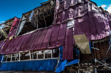 Kharkiv, Ukrayna, 26 Temmuz 2025 Rusya Kharkiv 'deki bir spor tesisini güdümlü hava bombasıyla bombaladı. Kompleks kısmen yok edildi. Siviller Rus saldırılarının başlıca hedefleri..