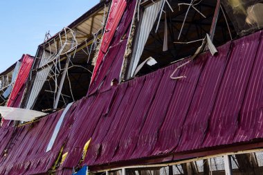 Kharkiv, Ukrayna, 26 Temmuz 2025 Rusya Kharkiv 'deki bir spor tesisini güdümlü hava bombasıyla bombaladı. Kompleks kısmen yok edildi. Siviller Rus saldırılarının başlıca hedefleri..