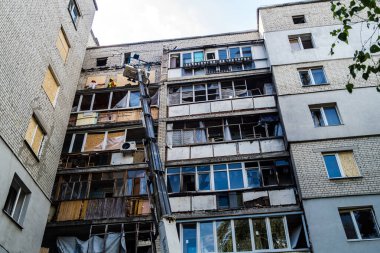 Kharkiv, Ukrayna, 26 Temmuz 2025 Rusya Kharkiv 'deki bir yerleşim yerini güdümlü hava bombasıyla bombaladı. Bina hasar gördü. Siviller Rus saldırılarının başlıca hedefleri..