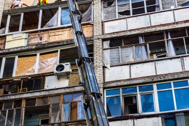 Kharkiv, Ukrayna, 26 Temmuz 2025 Rusya Kharkiv 'deki bir yerleşim yerini güdümlü hava bombasıyla bombaladı. Bina hasar gördü. Siviller Rus saldırılarının başlıca hedefleri..