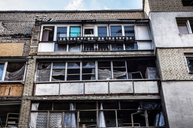 Kharkiv, Ukrayna, 26 Temmuz 2025 Rusya Kharkiv 'deki bir yerleşim yerini güdümlü hava bombasıyla bombaladı. Bina hasar gördü. Siviller Rus saldırılarının başlıca hedefleri..