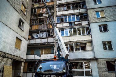 Kharkiv, Ukrayna, 26 Temmuz 2025 Rusya Kharkiv 'deki bir yerleşim yerini güdümlü hava bombasıyla bombaladı. Bina hasar gördü. Siviller Rus saldırılarının başlıca hedefleri..