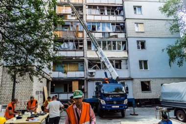 Kharkiv, Ukrayna, 26 Temmuz 2025 Rusya Kharkiv 'deki bir yerleşim yerini güdümlü hava bombasıyla bombaladı. Bina hasar gördü. Siviller Rus saldırılarının başlıca hedefleri..