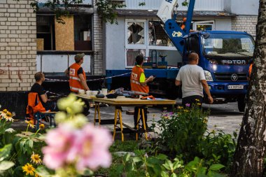 Kharkiv, Ukrayna, 26 Temmuz 2025 Rusya Kharkiv 'deki bir yerleşim yerini güdümlü hava bombasıyla bombaladı. Bina hasar gördü. Siviller Rus saldırılarının başlıca hedefleri..