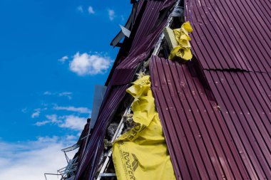 Kharkiv, Ukrayna, 26 Temmuz 2025 Rusya Kharkiv 'deki bir spor tesisini güdümlü hava bombasıyla bombaladı. Kompleks kısmen yok edildi. Siviller Rus saldırılarının başlıca hedefleri..