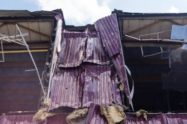 Kharkiv, Ukrayna, 26 Temmuz 2025 Rusya Kharkiv 'deki bir spor tesisini güdümlü hava bombasıyla bombaladı. Kompleks kısmen yok edildi. Siviller Rus saldırılarının başlıca hedefleri..