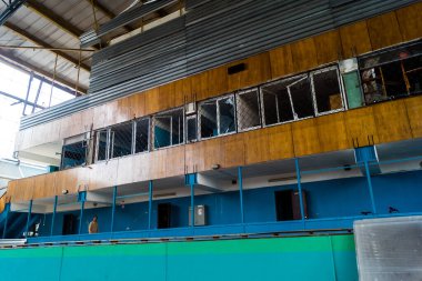 Kharkiv, Ukrayna, 26 Temmuz 2025 Rusya Kharkiv 'deki bir spor tesisini güdümlü hava bombasıyla bombaladı. Kompleks kısmen yok edildi. Siviller Rus saldırılarının başlıca hedefleri..