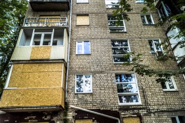 Kharkiv, Ukrayna, 26 Temmuz 2025 Rusya Kharkiv 'deki bir yerleşim yerini güdümlü hava bombasıyla bombaladı. Bina hasar gördü. Siviller Rus saldırılarının başlıca hedefleri..