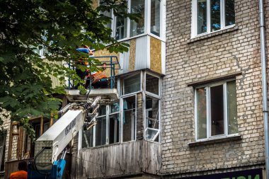 Kharkiv, Ukrayna, 26 Temmuz 2025 Rusya Kharkiv 'deki bir yerleşim yerini güdümlü hava bombasıyla bombaladı. Bina hasar gördü. Siviller Rus saldırılarının başlıca hedefleri..