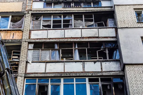 Kharkiv, Ukrayna, 26 Temmuz 2025 Rusya Kharkiv 'deki bir yerleşim yerini güdümlü hava bombasıyla bombaladı. Bina hasar gördü. Siviller Rus saldırılarının başlıca hedefleri..