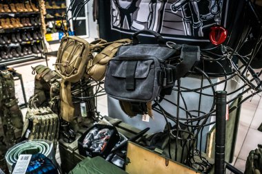 Kharkiv, Ukrayna, 29 Temmuz 2025 Cezalandırıcı askeri mağazası en iyi orjinal ordu ve taktik malzemeleri sunar. Askeri, özel taktik birimler ve polis için yüksek kaliteli askeri teçhizat..