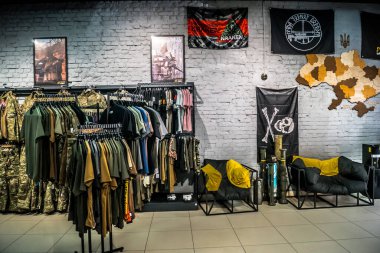 Kharkiv, Ukrayna, 29 Temmuz 2025 Cezalandırıcı askeri mağazası en iyi orjinal ordu ve taktik malzemeleri sunar. Askeri, özel taktik birimler ve polis için yüksek kaliteli askeri teçhizat..