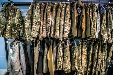 Kharkiv, Ukrayna, 29 Temmuz 2025 Cezalandırıcı askeri mağazası en iyi orjinal ordu ve taktik malzemeleri sunar. Askeri, özel taktik birimler ve polis için yüksek kaliteli askeri teçhizat..