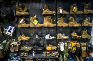 Kharkiv, Ukrayna, 29 Temmuz 2025 Cezalandırıcı askeri mağazası en iyi orjinal ordu ve taktik malzemeleri sunar. Askeri, özel taktik birimler ve polis için yüksek kaliteli askeri teçhizat..