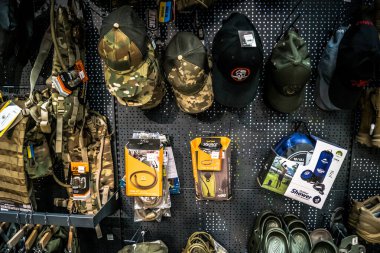 Kharkiv, Ukrayna, 29 Temmuz 2025 Cezalandırıcı askeri mağazası en iyi orjinal ordu ve taktik malzemeleri sunar. Askeri, özel taktik birimler ve polis için yüksek kaliteli askeri teçhizat..