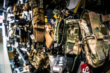 Kharkiv, Ukrayna, 29 Temmuz 2025 Cezalandırıcı askeri mağazası en iyi orjinal ordu ve taktik malzemeleri sunar. Askeri, özel taktik birimler ve polis için yüksek kaliteli askeri teçhizat..