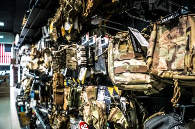 Kharkiv, Ukrayna, 29 Temmuz 2025 Cezalandırıcı askeri mağazası en iyi orjinal ordu ve taktik malzemeleri sunar. Askeri, özel taktik birimler ve polis için yüksek kaliteli askeri teçhizat..