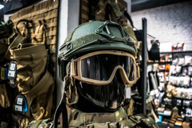Kharkiv, Ukrayna, 29 Temmuz 2025 Cezalandırıcı askeri mağazası en iyi orjinal ordu ve taktik malzemeleri sunar. Askeri, özel taktik birimler ve polis için yüksek kaliteli askeri teçhizat..