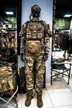 Kharkiv, Ukrayna, 29 Temmuz 2025 Cezalandırıcı askeri mağazası en iyi orjinal ordu ve taktik malzemeleri sunar. Askeri, özel taktik birimler ve polis için yüksek kaliteli askeri teçhizat..