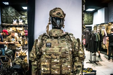 Kharkiv, Ukrayna, 29 Temmuz 2025 Cezalandırıcı askeri mağazası en iyi orjinal ordu ve taktik malzemeleri sunar. Askeri, özel taktik birimler ve polis için yüksek kaliteli askeri teçhizat..