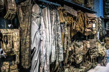 Kharkiv, Ukrayna, 29 Temmuz 2025 Cezalandırıcı askeri mağazası en iyi orjinal ordu ve taktik malzemeleri sunar. Askeri, özel taktik birimler ve polis için yüksek kaliteli askeri teçhizat..