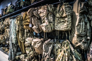 Kharkiv, Ukrayna, 29 Temmuz 2025 Cezalandırıcı askeri mağazası en iyi orjinal ordu ve taktik malzemeleri sunar. Askeri, özel taktik birimler ve polis için yüksek kaliteli askeri teçhizat..