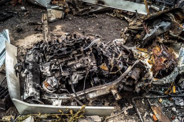 Kharkiv, Ukrayna, 30 Temmuz 2025 'te Kharkiv şehir merkezi Rus Shahed İHA' ları tarafından vuruldu. Hasar çok fazlaydı. Birçok araç yangında hasar gördü ya da tamamen yok oldu..