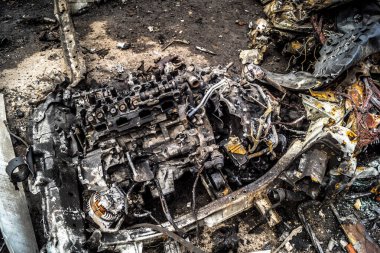 Kharkiv, Ukrayna, 30 Temmuz 2025 'te Kharkiv şehir merkezi Rus Shahed İHA' ları tarafından vuruldu. Hasar çok fazlaydı. Birçok araç yangında hasar gördü ya da tamamen yok oldu..