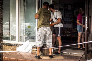 Kharkiv, Ukrayna, 30 Temmuz 2025 Kharkiv 'deki Kara Ayılar bilardo salonuna Rus Şaban İHA' ları saldırdı. Kuruluşun bir kısmı ateşe verildi ve çok sayıda bilardo masası hasar gördü.