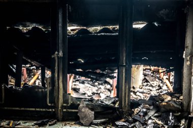 Kharkiv, Ukrayna, 30 Temmuz 2025 Kharkiv 'deki Kara Ayılar bilardo salonuna Rus Şaban İHA' ları saldırdı. Kuruluşun bir kısmı ateşe verildi ve çok sayıda bilardo masası hasar gördü.