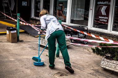 Kharkiv, Ukrayna, 30 Temmuz 2025 Kharkiv 'deki Kara Ayılar bilardo salonuna Rus Şaban İHA' ları saldırdı. Kuruluşun bir kısmı ateşe verildi ve çok sayıda bilardo masası hasar gördü.