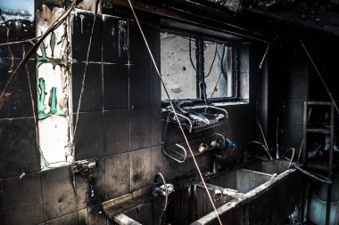 Kharkiv, Ukrayna, 30 Temmuz 2025 Kharkiv 'deki Red Cat bira dükkanı ve barı Rus Shahed insansız hava araçları tarafından soyuldu. Hasar çok fazlaydı. Restoran ateşe verildi ve bar ağır hasar gördü..