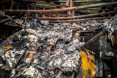 Kharkiv, Ukrayna, 30 Temmuz 2025 Kharkiv 'deki Red Cat bira dükkanı ve barı Rus Shahed insansız hava araçları tarafından soyuldu. Hasar çok fazlaydı. Restoran ateşe verildi ve bar ağır hasar gördü..