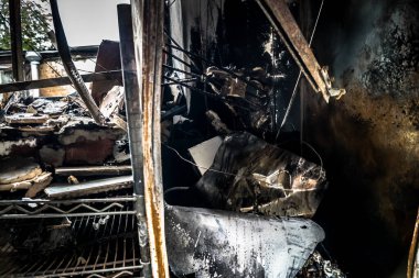 Kharkiv, Ukrayna, 30 Temmuz 2025 Kharkiv 'deki Red Cat bira dükkanı ve barı Rus Shahed insansız hava araçları tarafından soyuldu. Hasar çok fazlaydı. Restoran ateşe verildi ve bar ağır hasar gördü..